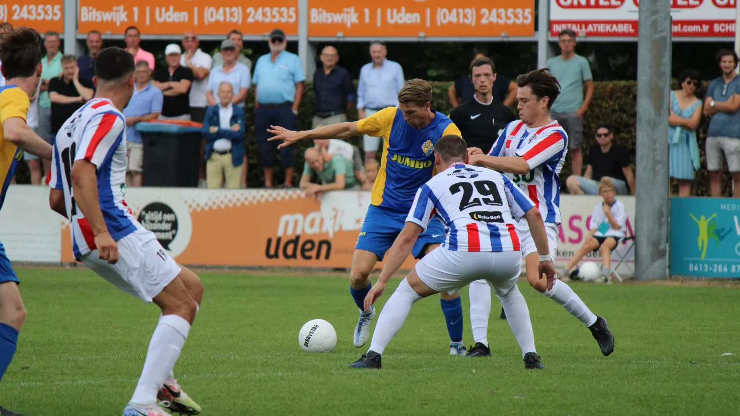 UDI’19 verliest de derby tegen Blauw Geel’38 met 1-2